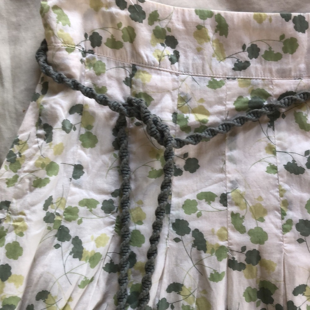 American Eagle Leaf Pattern White Pleated Skirt - image 3